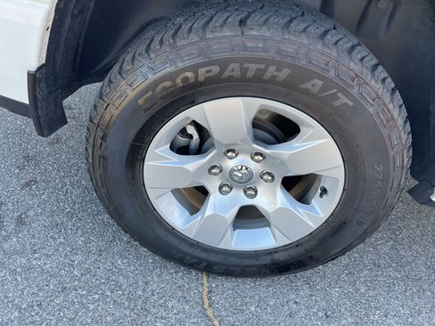 Used 2023 RAM 1500 Big Horn AWD/4WD image 32