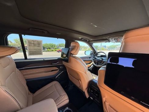 Used 2025 Jeep Grand Cherokee L Summit w/ Rear Seat Video Group I AWD/4WD image 17