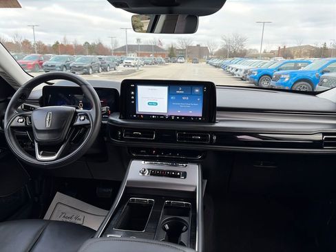 Used 2025 Lincoln Aviator AWD image 40