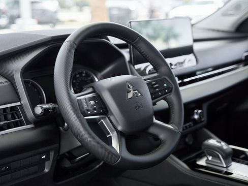 New 2026 Mitsubishi Outlander SE FWD image 22