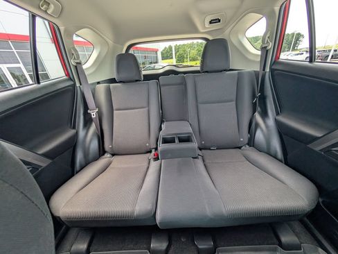 Used 2017 Toyota RAV4 LE FWD image 20