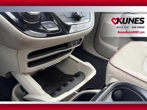Used 2020 Chrysler Pacifica Limited FWD image 14