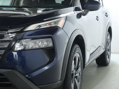 Used 2024 Nissan Rogue SV FWD image 5