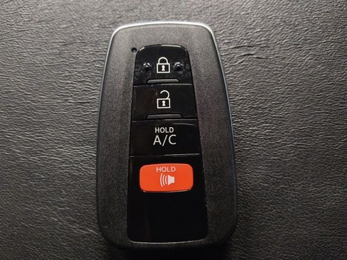 Used 2018 Toyota Prius Prime Advanced FWD image 32