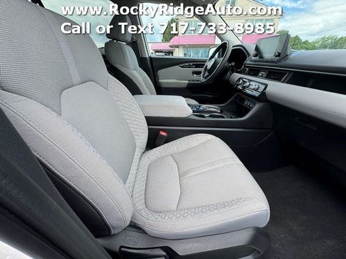 Used 2023 Honda Pilot LX image 13