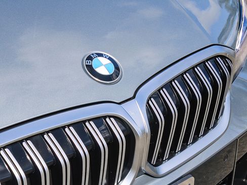 Used 2025 BMW 330i xDrive Sedan image 9