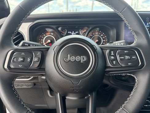 Used 2025 Jeep Wrangler Unlimited Sport AWD/4WD image 15