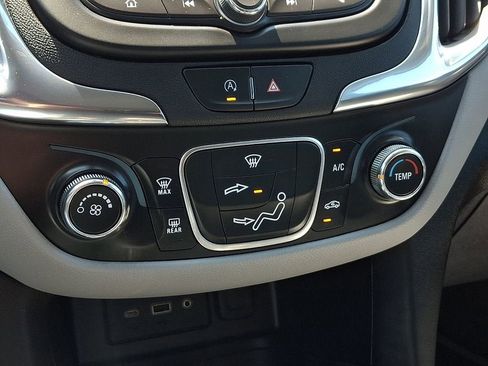 Certified 2023 Chevrolet Equinox LS w/ LS Convenience Package FWD image 17