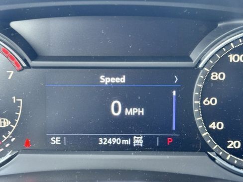 Certified 2023 Cadillac XT4 Luxury w/ Cold Weather Package image 17