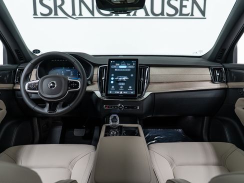 New 2026 Volvo XC90 B6 Plus w/ Protection Package Premier image 15