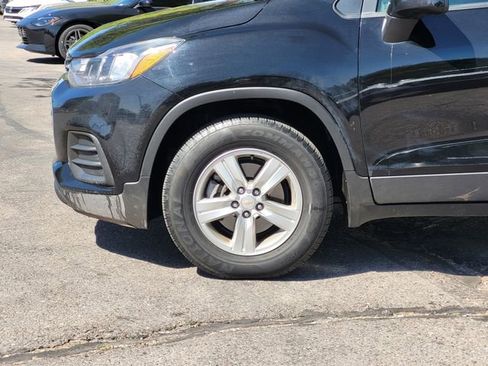 Used 2022 Chevrolet Trax LS w/ Tint and Cruise Package AWD/4WD image 6