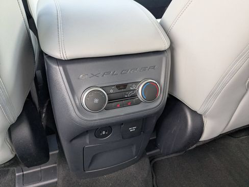Used 2025 Ford Explorer Platinum w/ Ultimate Package AWD/4WD image 28