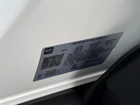 New 2025 Chevrolet Trax RS w/ Sunroof Package image 11
