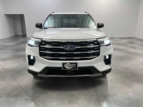 Used 2025 Ford Explorer Active w/ Active Comfort Package image 2