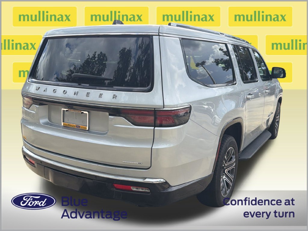 Used 2024 Jeep Wagoneer L Series II RWD image 4