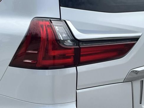 Used 2019 Lexus LX 570 4WD w/ Luxury Package image 10