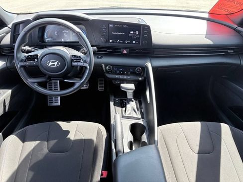 Used 2025 Hyundai Elantra Sport FWD image 9