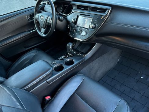 Used 2017 Toyota Avalon Limited image 16