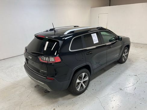 Used 2020 Jeep Cherokee Limited w/ Technology Group AWD/4WD image 2