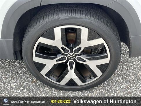 Certified 2022 Volkswagen Taos SEL image 7