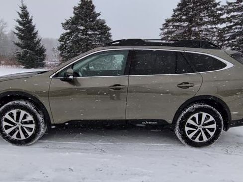 Used 2020 Subaru Outback Premium image 6