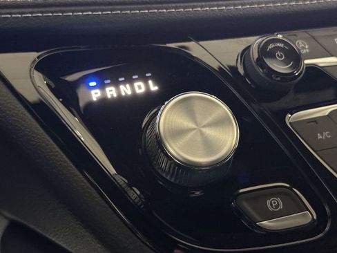 New 2026 Chrysler Pacifica Limited image 17