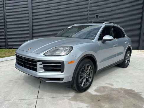Certified 2025 Porsche Cayenne AWD/4WD image 1