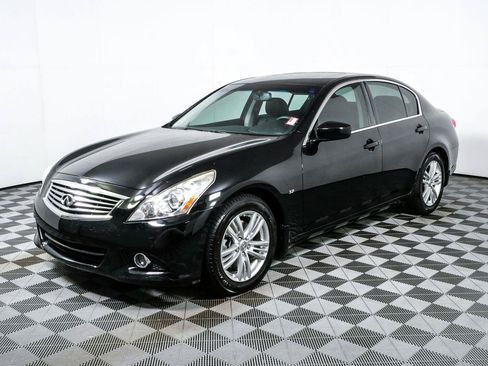 Used 2015 INFINITI Q40 w/ Moonroof Package RWD image 24