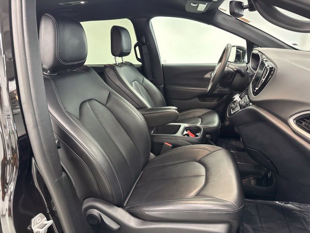 Used 2025 Chrysler Pacifica Select FWD image 25