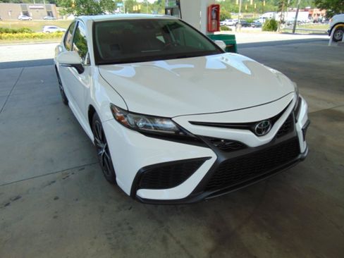 Used 2022 Toyota Camry SE FWD image 15