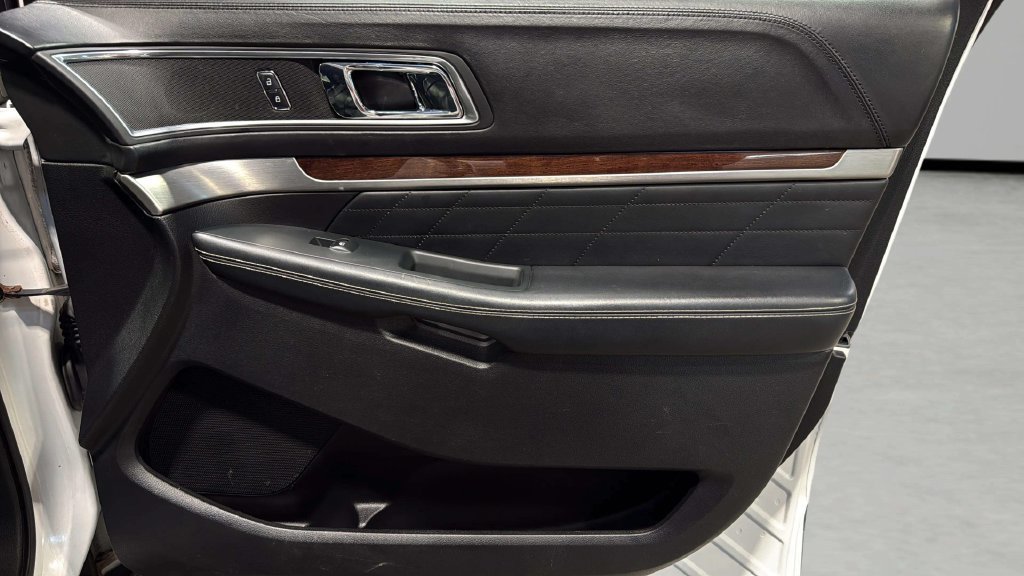 Used 2018 Ford Explorer Platinum AWD/4WD image 10