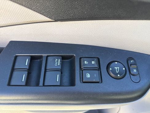 Used 2013 Honda CR-V LX image 15