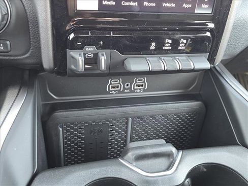 New 2026 RAM 1500 4x4 Crew Cab image 13