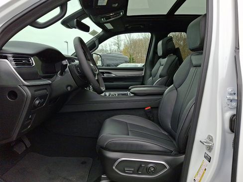 New 2026 Jeep Grand Wagoneer Limited AWD/4WD image 10