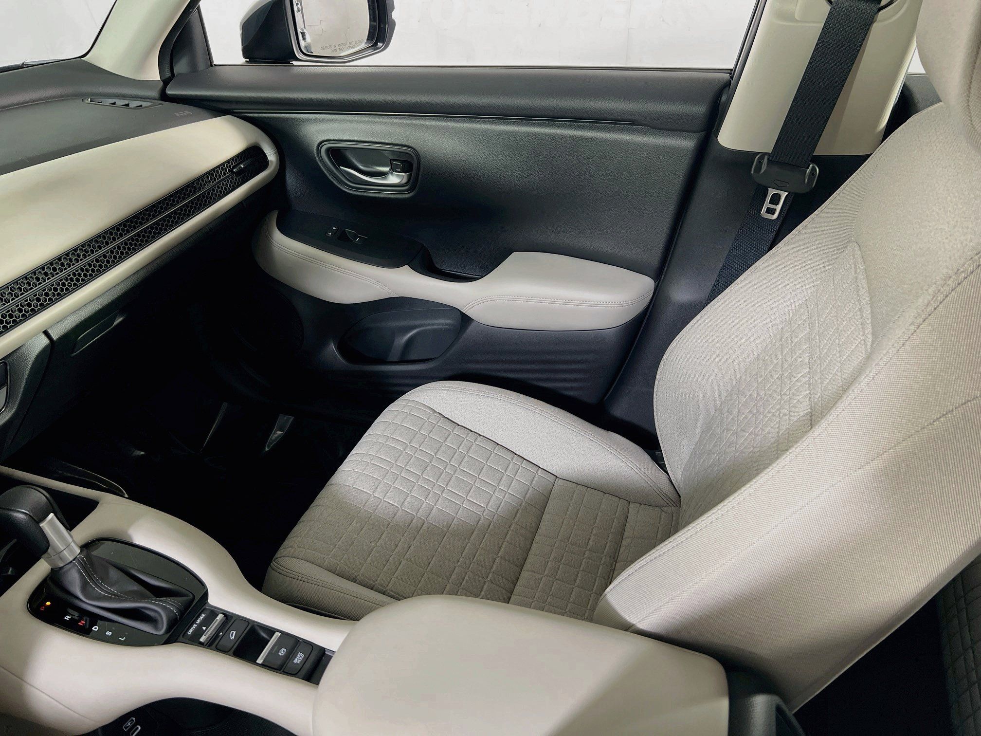 Used 2025 Honda HR-V LX image 21