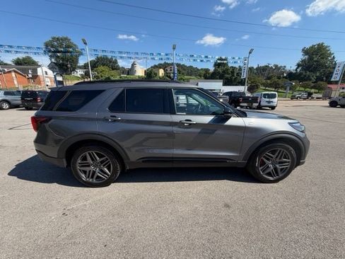 Used 2026 Ford Explorer ST-Line w/ ST-Line Street Pack AWD/4WD image 8