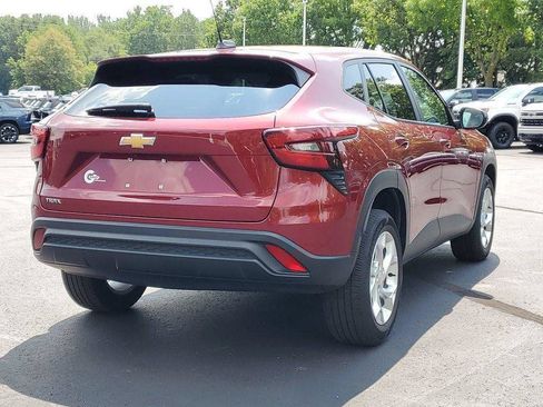 Certified 2024 Chevrolet Trax LS w/ LS Convenience Package FWD image 3