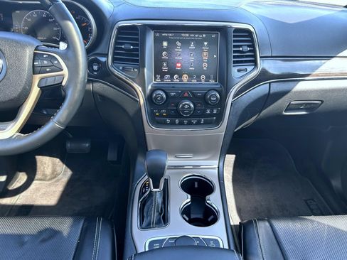 Used 2017 Jeep Grand Cherokee Overland AWD/4WD image 12