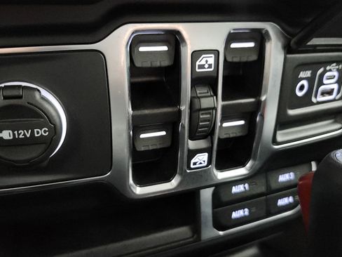 Used 2024 Jeep Wrangler Sahara w/ Technology Group image 10