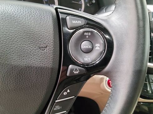 Used 2017 Honda Accord Touring image 30