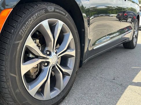 Used 2017 Chrysler Pacifica Limited w/ UConnect Theater Package FWD image 14