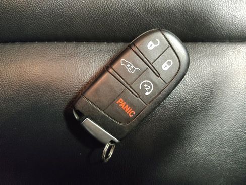 Used 2017 Jeep Grand Cherokee Limited w/ Trailer Tow Group IV image 32