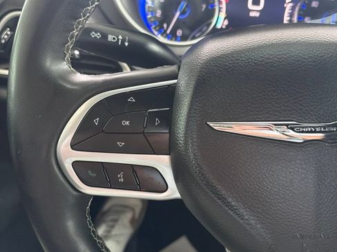 Used 2025 Chrysler Pacifica Select FWD image 29