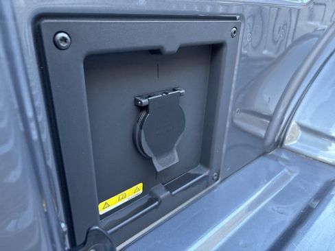 Used 2022 Ford F150 XLT w/ Equipment Group 302A High image 9