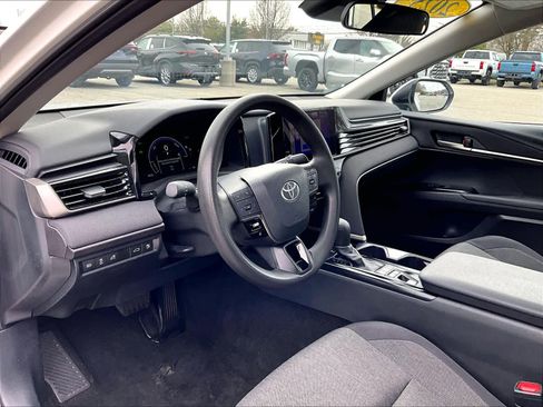 Used 2025 Toyota Camry LE FWD image 8