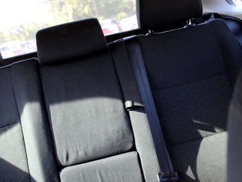 Used 2015 Volkswagen Tiguan S image 18