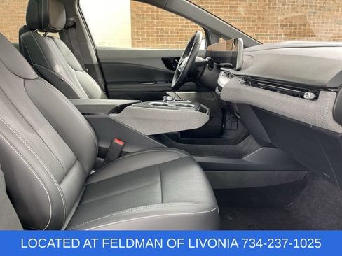 Used 2025 Cadillac Optiq Luxury 2 AWD/4WD image 28