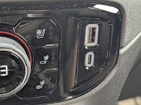 Used 2024 Chevrolet Silverado 1500 High Country w/ Technology Package image 24