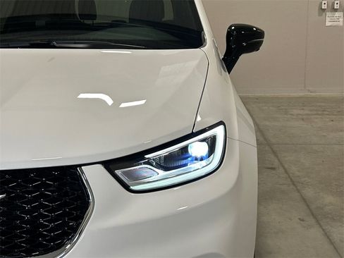 New 2026 Chrysler Pacifica Select image 10