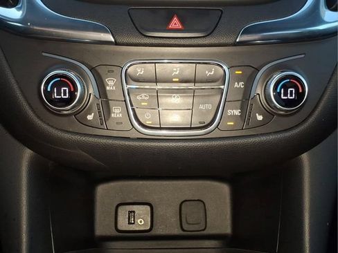 Used 2018 Chevrolet Equinox LT FWD image 20